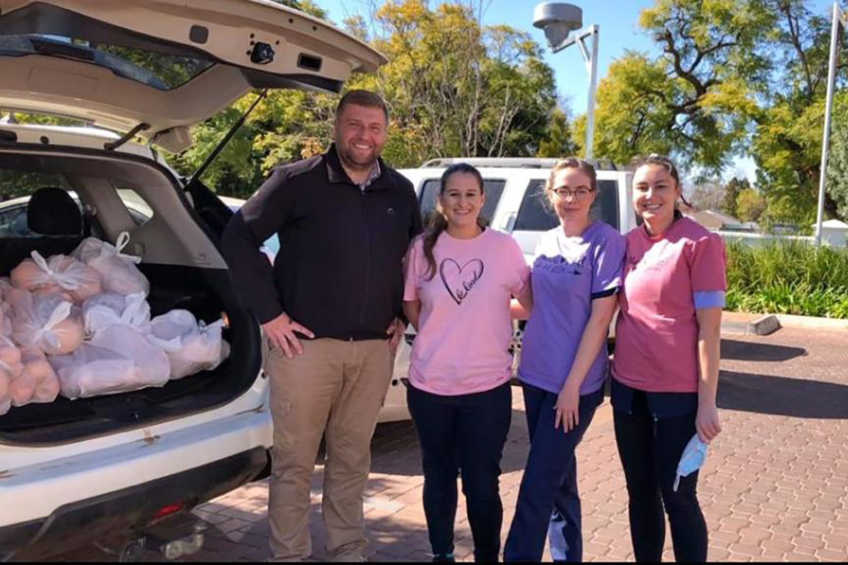 Trust alumni gee terug